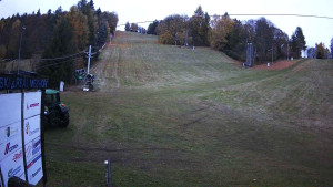 Ski areál Mezihoří Chomutov - Velká sjezdovka - 28.10.2025 v 17:16 Ski areál Mezihoří Chomutov - Velká sjezdovka - 28.10.2025 v 17:16