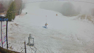 Ski areál Mezihoří Chomutov - Velká sjezdovka - 7.12.2025 v 08:31 Ski areál Mezihoří Chomutov - Velká sjezdovka - 7.12.2025 v 08:31