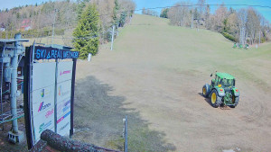 Ski areál Mezihoří Chomutov - Velká sjezdovka - 9.4.2026 v 12:32 Ski areál Mezihoří Chomutov - Velká sjezdovka - 9.4.2026 v 12:32