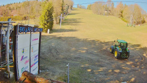 Ski areál Mezihoří Chomutov - Velká sjezdovka - 9.4.2026 v 16:02 Ski areál Mezihoří Chomutov - Velká sjezdovka - 9.4.2026 v 16:02