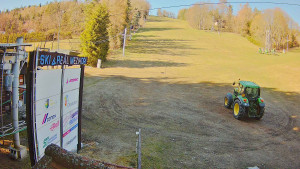 Ski areál Mezihoří Chomutov - Velká sjezdovka - 9.4.2026 v 17:02 Ski areál Mezihoří Chomutov - Velká sjezdovka - 9.4.2026 v 17:02