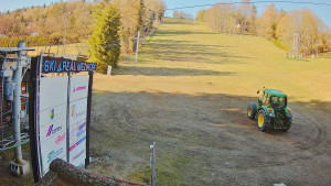 Ski areál Mezihoří Chomutov - Velká sjezdovka - 9.4.2026 v 17:32 Ski areál Mezihoří Chomutov - Velká sjezdovka - 9.4.2026 v 17:32