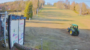 Ski areál Mezihoří Chomutov - Velká sjezdovka - 9.4.2026 v 18:02 Ski areál Mezihoří Chomutov - Velká sjezdovka - 9.4.2026 v 18:02