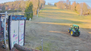 Ski areál Mezihoří Chomutov - Velká sjezdovka - 9.4.2026 v 18:32 Ski areál Mezihoří Chomutov - Velká sjezdovka - 9.4.2026 v 18:32