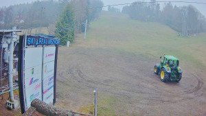 Ski areál Mezihoří Chomutov - Velká sjezdovka - 12.4.2026 v 19:32 Ski areál Mezihoří Chomutov - Velká sjezdovka - 12.4.2026 v 19:32