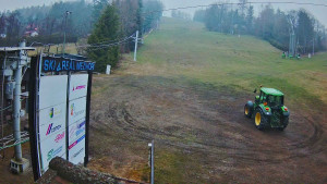 Ski areál Mezihoří Chomutov - Velká sjezdovka - 12.4.2026 v 20:02 Ski areál Mezihoří Chomutov - Velká sjezdovka - 12.4.2026 v 20:02