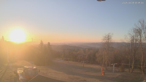 Ski areál Alšovka - Měděnec - Horní část sjezdovek - 8.4.2026 v 06:45 Ski areál Alšovka - Měděnec - Horní část sjezdovek - 8.4.2026 v 06:45