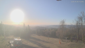 Ski areál Alšovka - Měděnec - Horní část sjezdovek - 8.4.2026 v 07:30 Ski areál Alšovka - Měděnec - Horní část sjezdovek - 8.4.2026 v 07:30