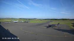 Pojezdová dráha C, benzinová stanice, runway