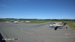 Pojezdová dráha C, benzinová stanice, runway