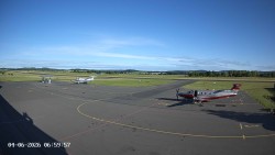 Pojezdová dráha C, benzinová stanice, runway