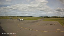 Pojezdová dráha C, benzinová stanice, runway