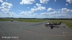 Pojezdová dráha C, benzinová stanice, runway