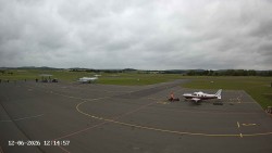 Pojezdová dráha C, benzinová stanice, runway
