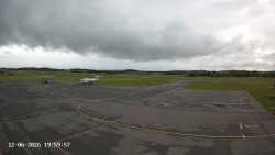 Pojezdová dráha C, benzinová stanice, runway