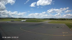 Pojezdová dráha C, benzinová stanice, runway