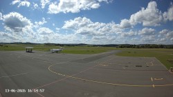Pojezdová dráha C, benzinová stanice, runway