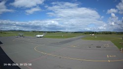 Pojezdová dráha C, benzinová stanice, runway