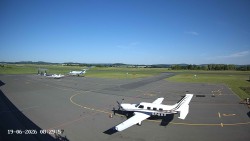Pojezdová dráha C, benzinová stanice, runway