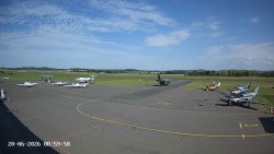 Pojezdová dráha C, benzinová stanice, runway