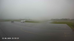 Pojezdová dráha C, benzinová stanice, runway