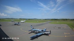 Pojezdová dráha C, benzinová stanice, runway