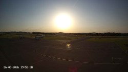 Pojezdová dráha C, benzinová stanice, runway