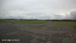 Pojezdová dráha C, benzinová stanice, runway