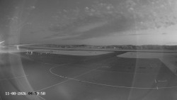 Pojezdová dráha C, benzinová stanice, runway