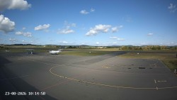 Pojezdová dráha C, benzinová stanice, runway