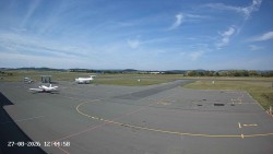 Pojezdová dráha C, benzinová stanice, runway