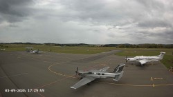 Pojezdová dráha C, benzinová stanice, runway