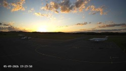 Pojezdová dráha C, benzinová stanice, runway