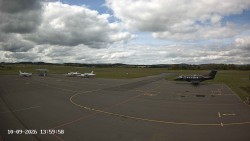 Pojezdová dráha C, benzinová stanice, runway