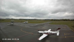 Pojezdová dráha C, benzinová stanice, runway
