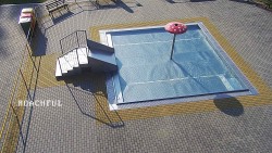 Children's paddling pool