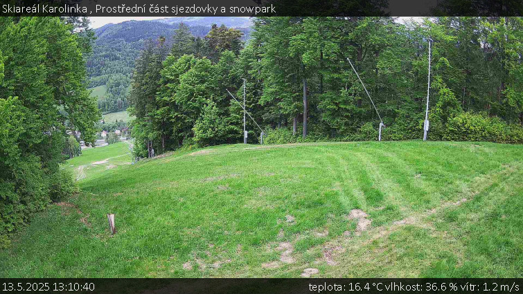 Skiareál Karolinka - Prostřední část sjezdovky a snowpark - 13.5.2025 v 13:10 Skiareál Karolinka - Prostřední část sjezdovky a snowpark - 13.5.2025 v 13:10