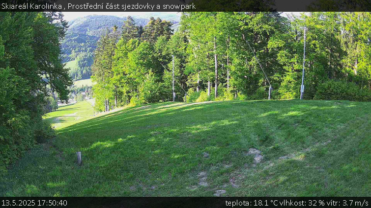 Skiareál Karolinka - Prostřední část sjezdovky a snowpark - 13.5.2025 v 17:50 Skiareál Karolinka - Prostřední část sjezdovky a snowpark - 13.5.2025 v 17:50