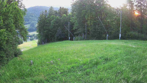 Skiareál Karolinka  - Prostřední část sjezdovky a snowpark - 21.6.2025 v 04:55