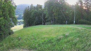 Skiareál Karolinka  - Prostřední část sjezdovky a snowpark - 1.7.2025 v 04:55