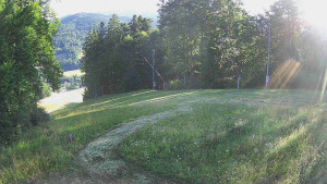 Skiareál Karolinka  - Prostřední část sjezdovky a snowpark - 5.7.2025 v 06:55
