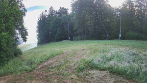Skiareál Karolinka  - Prostřední část sjezdovky a snowpark - 14.7.2025 v 04:55