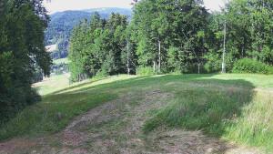 Skiareál Karolinka  - Prostřední část sjezdovky a snowpark - 14.7.2025 v 16:55