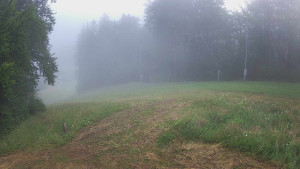 Skiareál Karolinka  - Prostřední část sjezdovky a snowpark - 15.7.2025 v 07:55