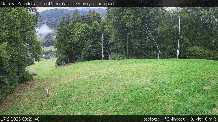 Skiareál Karolinka  - Prostřední část sjezdovky a snowpark - 17.9.2025 v 09:20