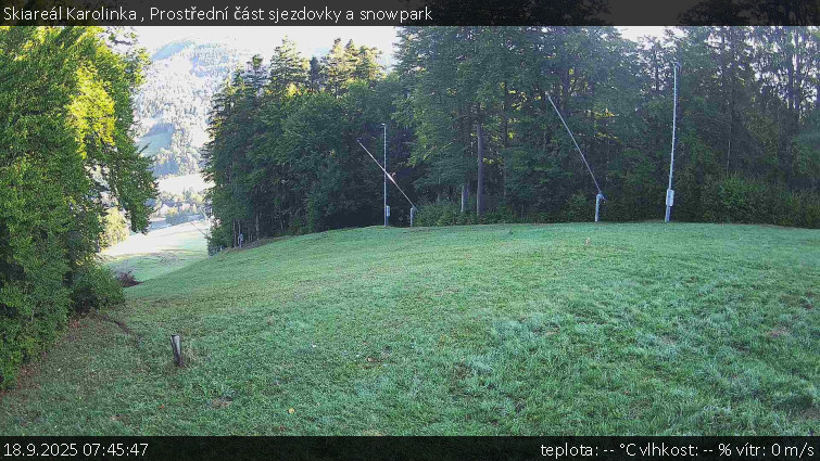 Skiareál Karolinka - Prostřední část sjezdovky a snowpark - 18.9.2025 v 07:45 Skiareál Karolinka - Prostřední část sjezdovky a snowpark - 18.9.2025 v 07:45