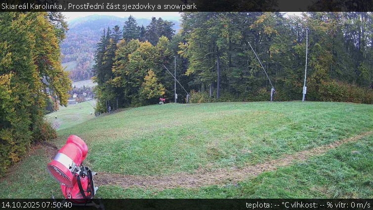 Skiareál Karolinka - Prostřední část sjezdovky a snowpark - 14.10.2025 v 07:50 Skiareál Karolinka - Prostřední část sjezdovky a snowpark - 14.10.2025 v 07:50