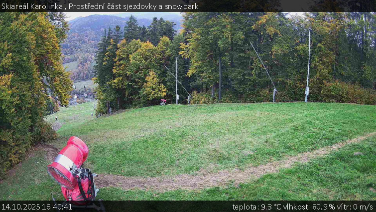 Skiareál Karolinka - Prostřední část sjezdovky a snowpark - 14.10.2025 v 16:40 Skiareál Karolinka - Prostřední část sjezdovky a snowpark - 14.10.2025 v 16:40