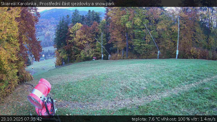 Skiareál Karolinka - Prostřední část sjezdovky a snowpark - 23.10.2025 v 07:35 Skiareál Karolinka - Prostřední část sjezdovky a snowpark - 23.10.2025 v 07:35