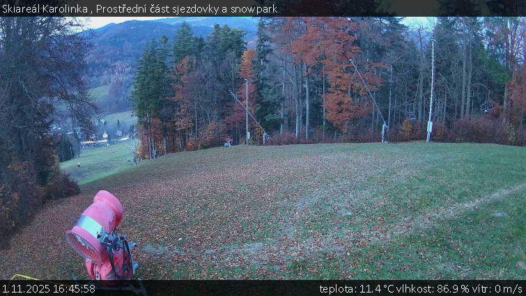 Skiareál Karolinka - Prostřední část sjezdovky a snowpark - 1.11.2025 v 16:45 Skiareál Karolinka - Prostřední část sjezdovky a snowpark - 1.11.2025 v 16:45
